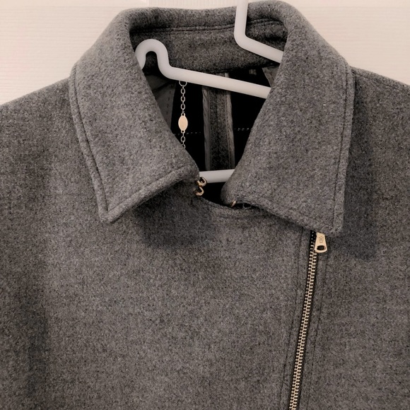 Massimo Dutti Asymmetrical Cropped Wool Coat - Picture 2 of 5